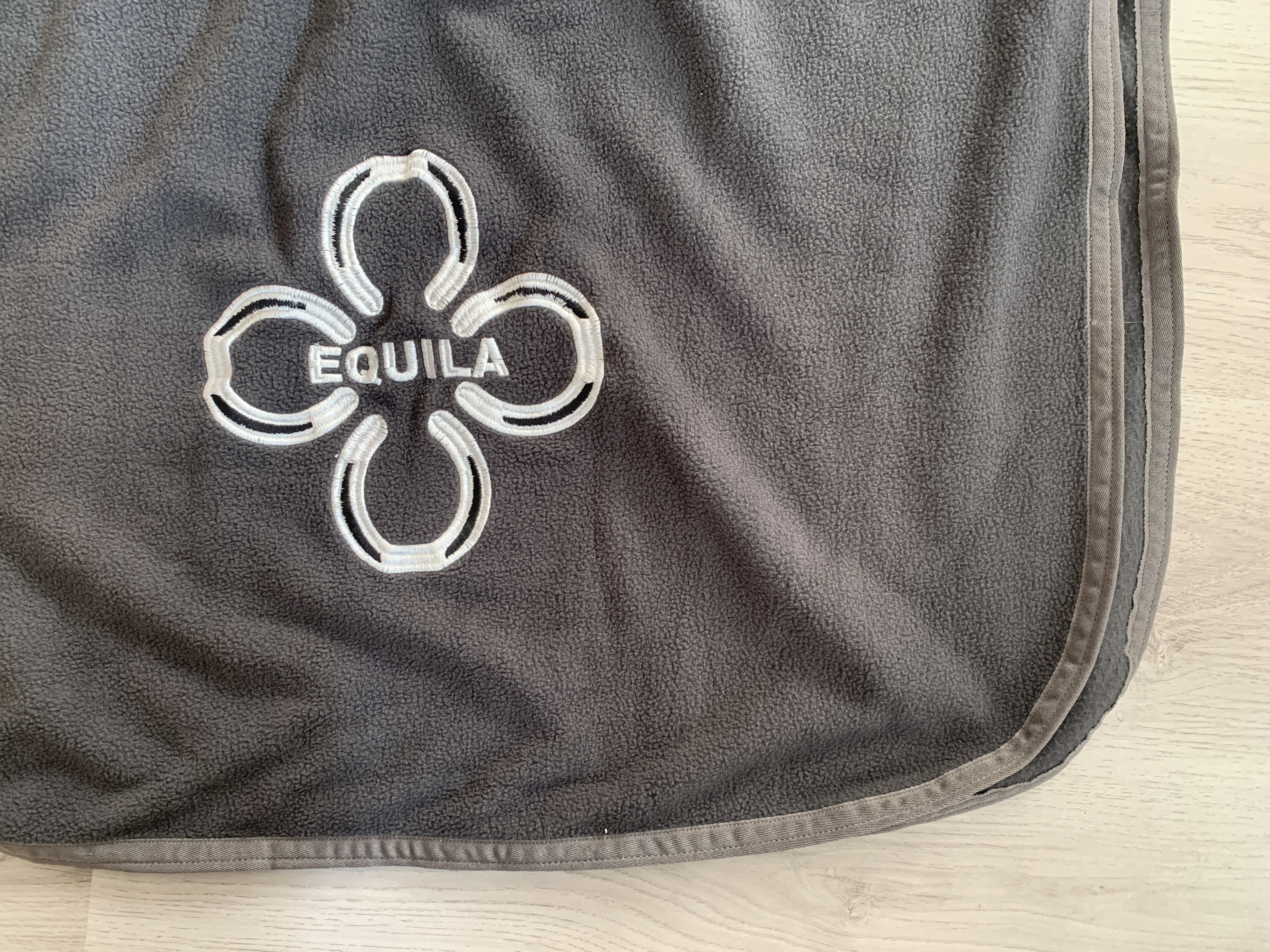 Pony odpocovací deka EQUILA 115 cm - DOPRODEJ